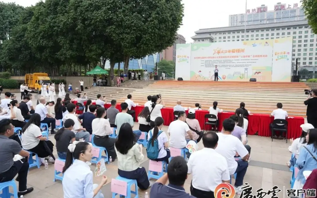 【希望风采 以践养德】：2万市民涌入公益市集！50所中小学生创12万元爱心奇迹，你绝想不到他们都卖了啥？