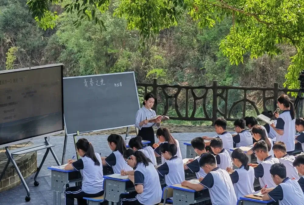 黄文秀，孩子们都知道你！