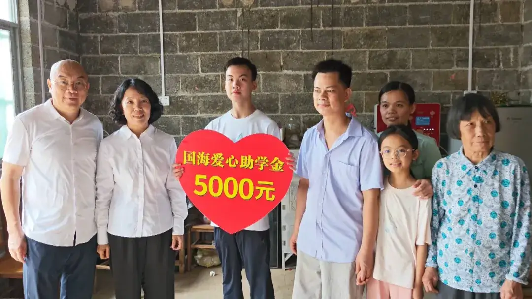 以学铸魂 | 国海圆梦学子韦海齐：尘埃生光向星辰 韧骨踏浪逆袭路
