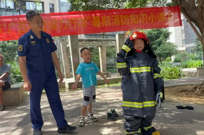 “希望伙伴”故事 | “爱心接力 情暖童心” 柳州希望学子携消防力量 用陪伴续写感恩篇章