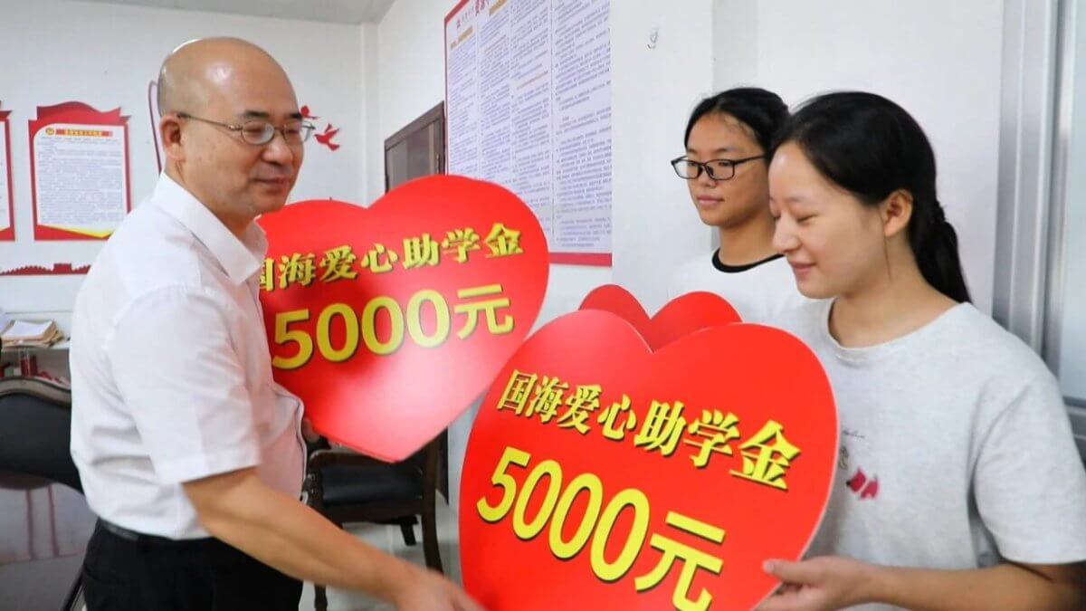 以学铸魂 | 爱心传递暖资源，托举学子筑梦前行