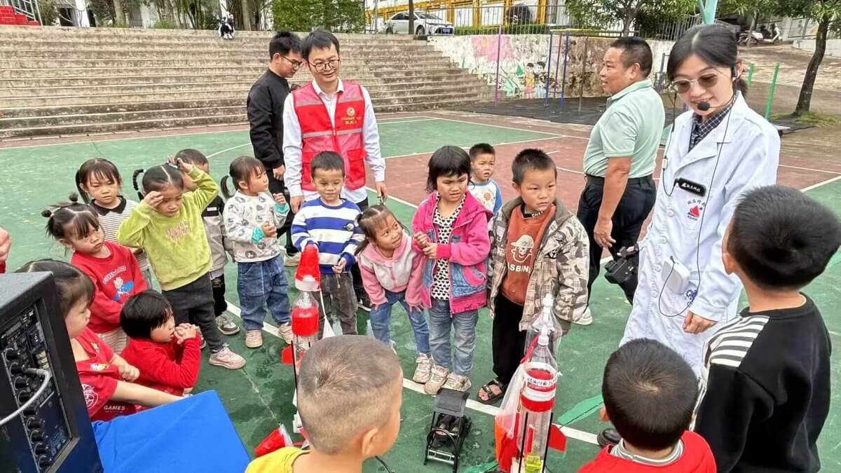 【希望风采 以智启新】南宁市希望工程“希望伙伴计划”——2025年“启梦新程 希望领航”青少年科普活动走进邕宁区华灵希望小学