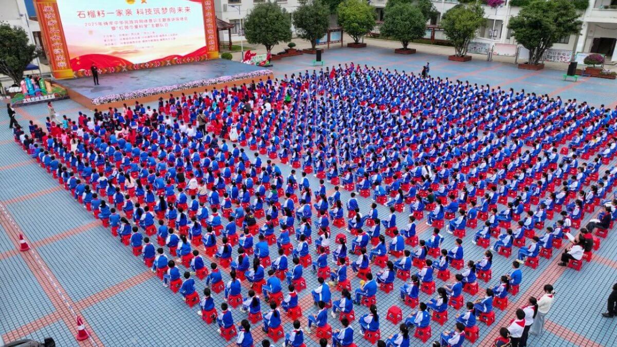 民族团结与人工智能火花的碰撞，这场队日活动有点燃