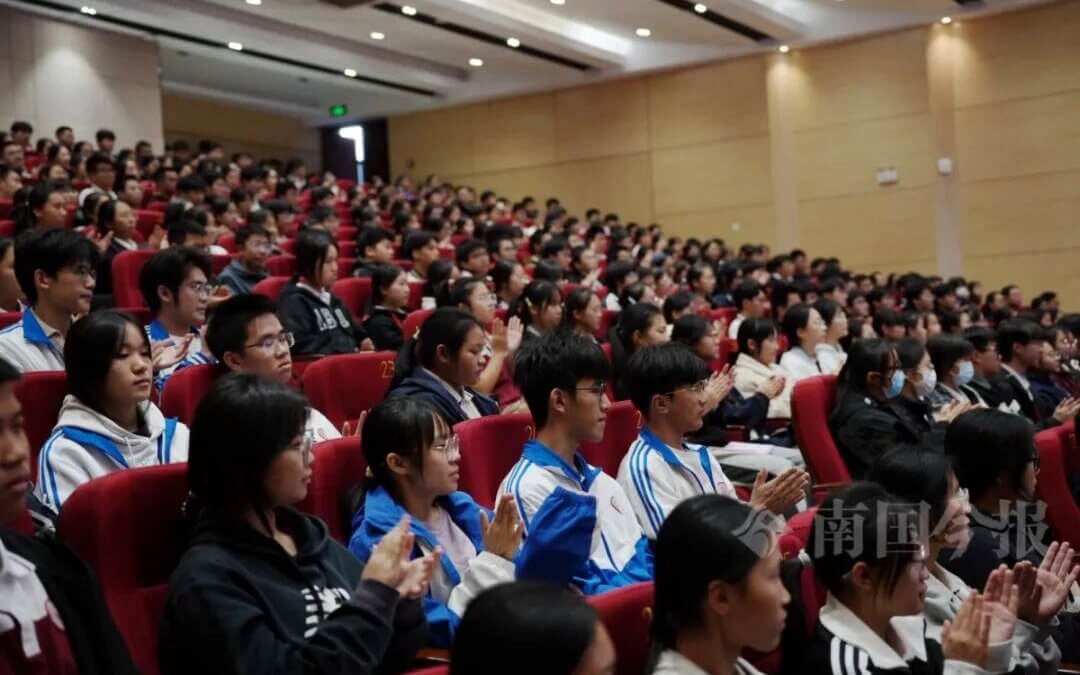 【希望风采 以学铸魂】暖心！柳州“希望工程 圆梦龙城”启幕，受助生逆袭成长，誓做爱心传递者