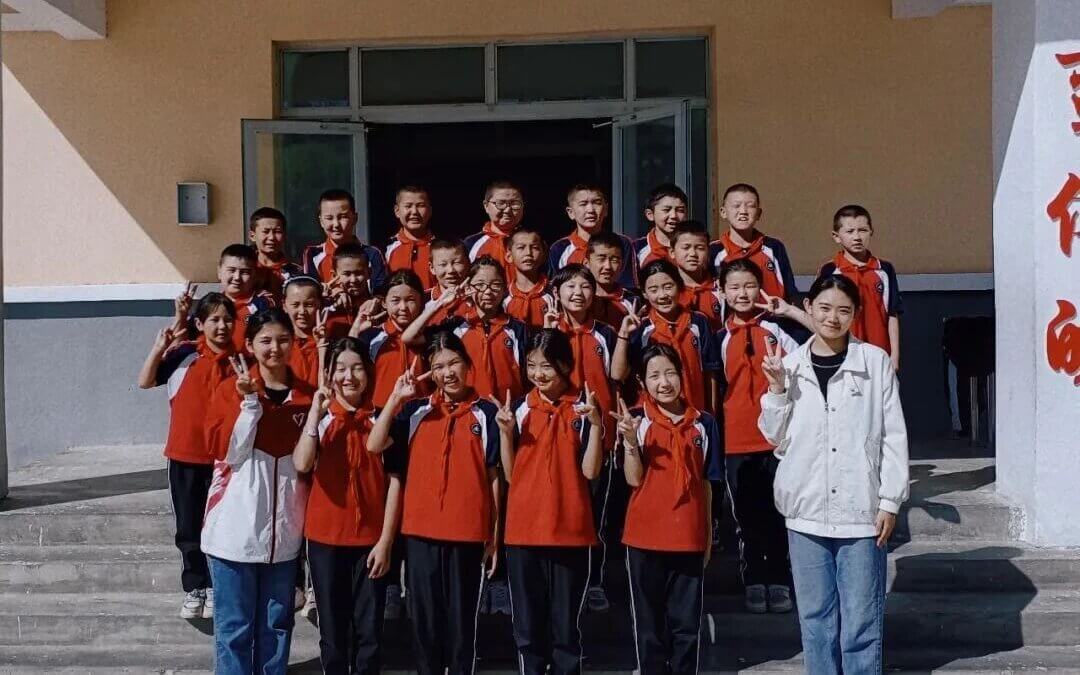 学生妈妈一伸手，老师的眼泪就止不住了……